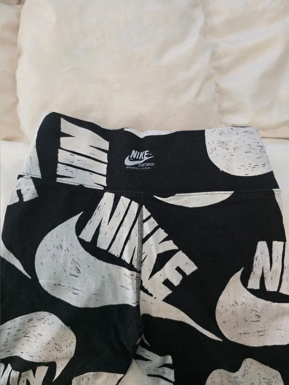 Nike Black & White Logo Print Leggings - High Waist - S - Like New